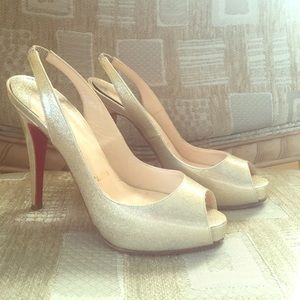 💯% Authentic Christian Louboutin Gold pumps